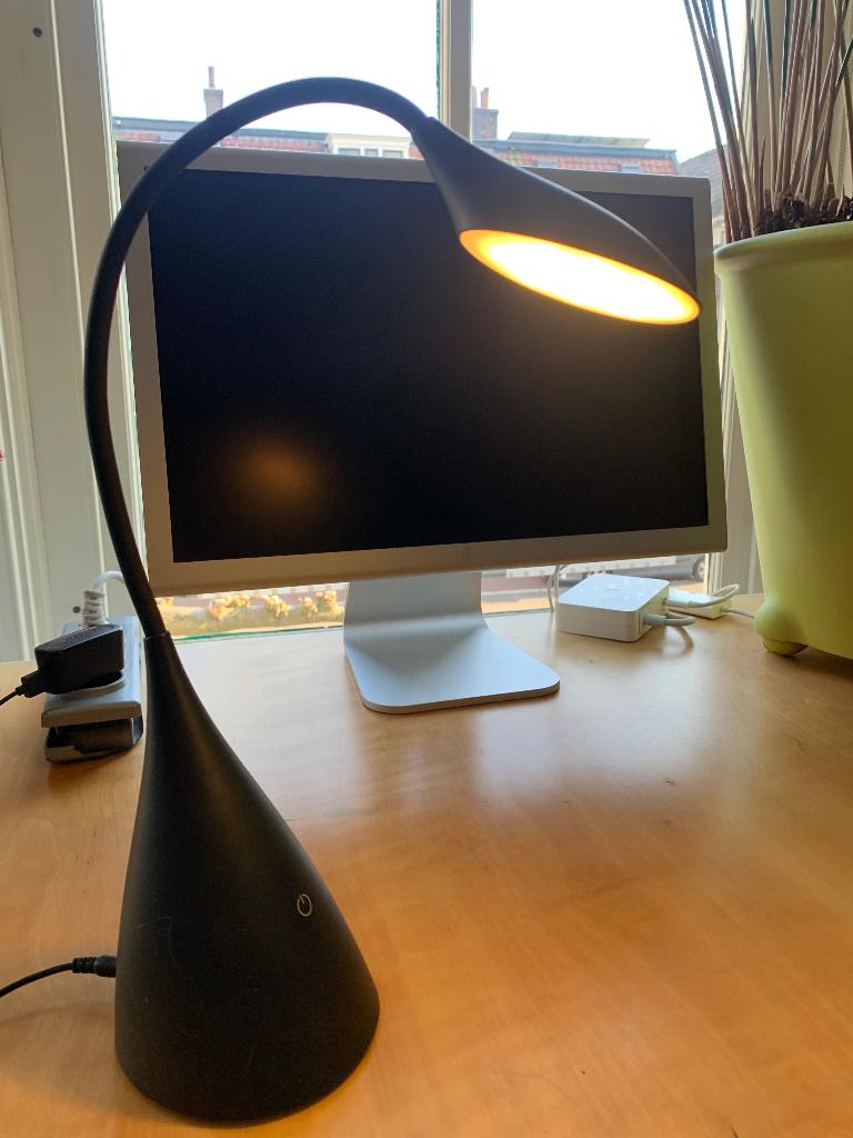 Zwart bureaulampje, oplaadbaar, LED, Ophalen, Zo goed als nieuw, Kunststof