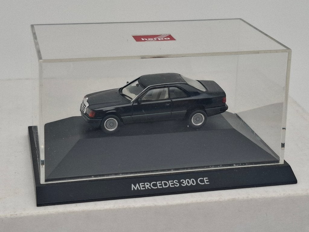 Mercedes Benz 300CE (zwart) - Herpa 1/87, Hobby en Vrije tijd, Modelauto's | 1:87, Zo goed als nieuw, Auto, Herpa, Verzenden