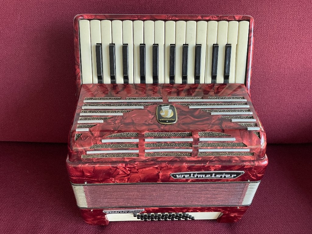 Kleine lichte duitse Weltmeister Separato accordeon .32 bas, Gebruikt, 32-bas, Met koffer, Weltmeister