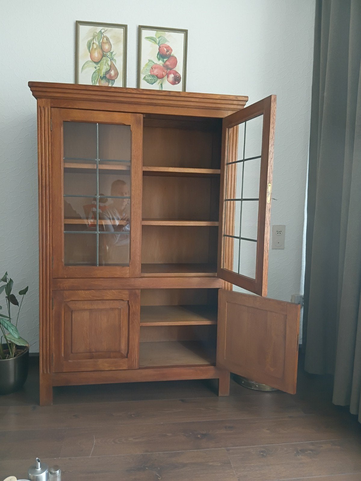 Houten Vitrinekast met Glazen Deuren, Ophalen
