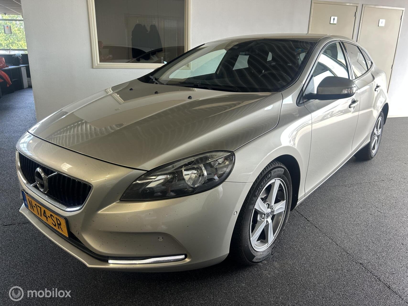 Volvo V40 2.0 D2 [ excellent condition! ], Voorwielaandrijving, Regensensor, Euro 6, 4 cilinders