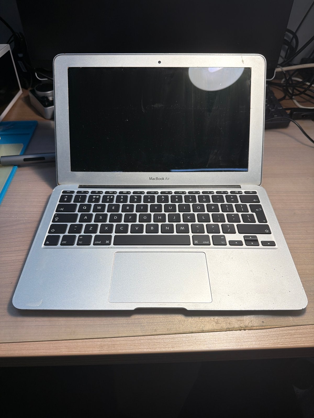 MacBook Air 11inch - Defect, voor onderdelen, Computers en Software, Gebruikt, Minder dan 4 GB, Qwerty, 11 inch
