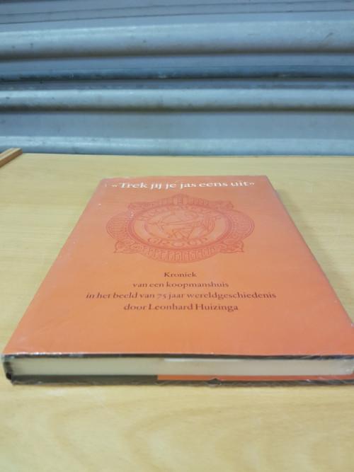 boek trek jij je jas eens uit, Ophalen of Verzenden