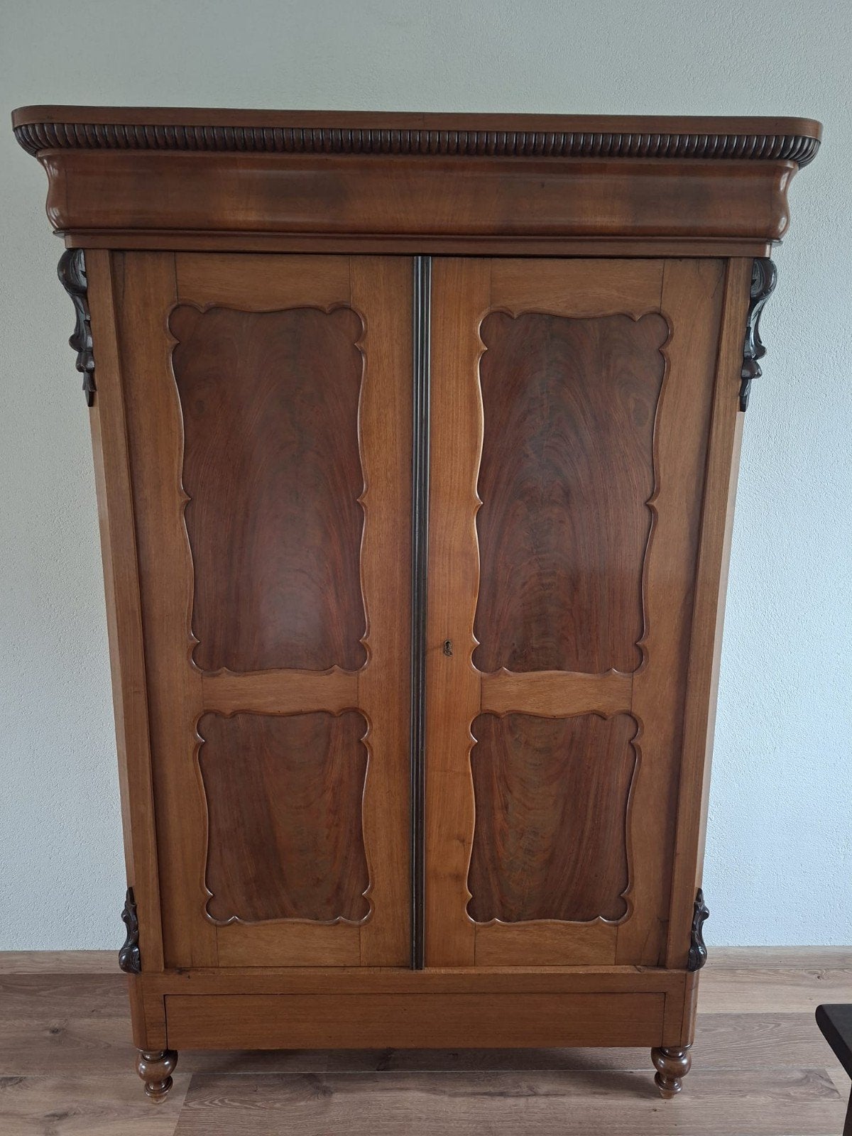 houten kast, Ophalen