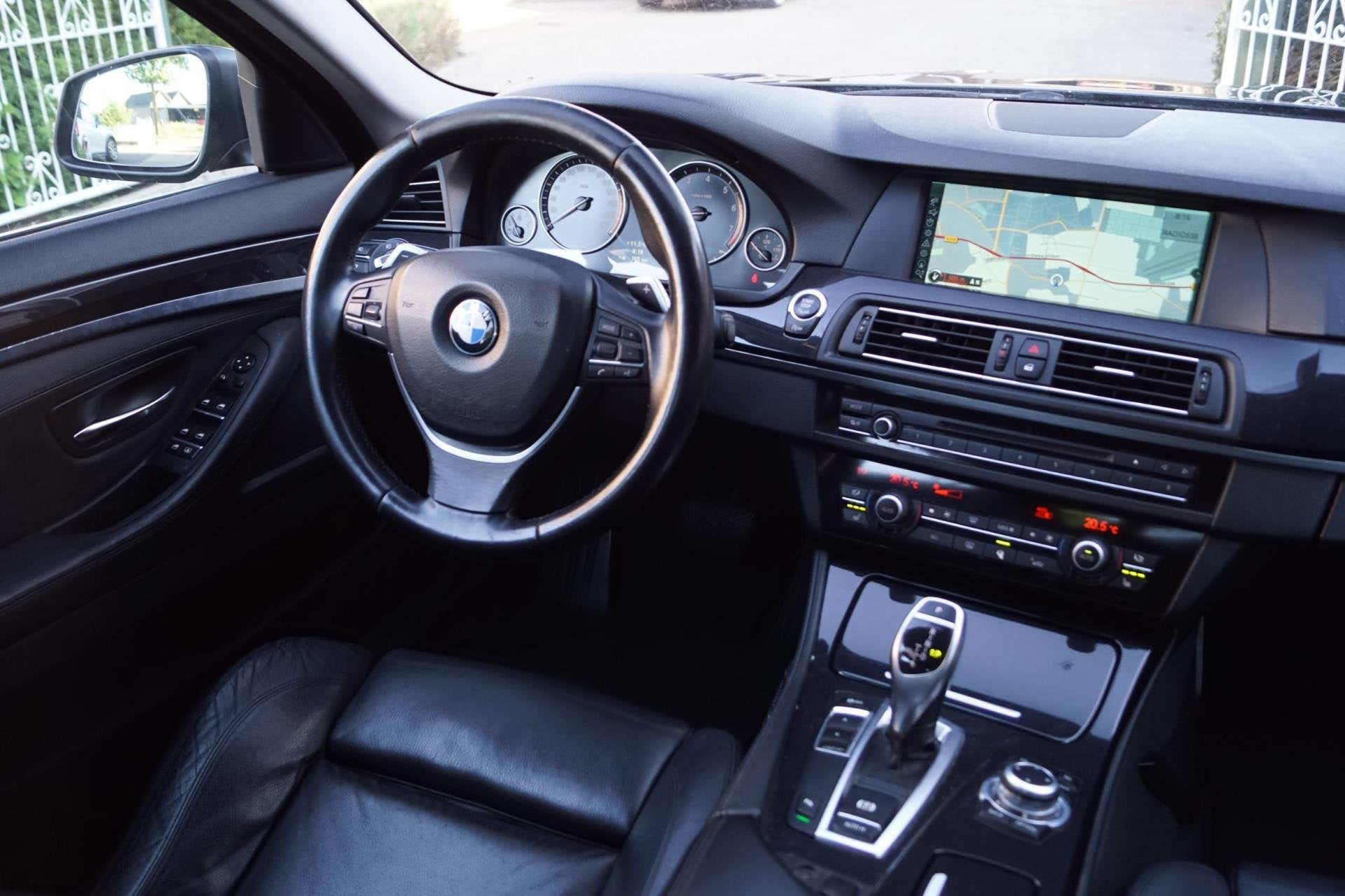 BMW 5-serie 520i High Executive Autom Leder Sportst Stoelver, Auto's, Automaat, Achterwielaandrijving, Gebruikt, Zwart