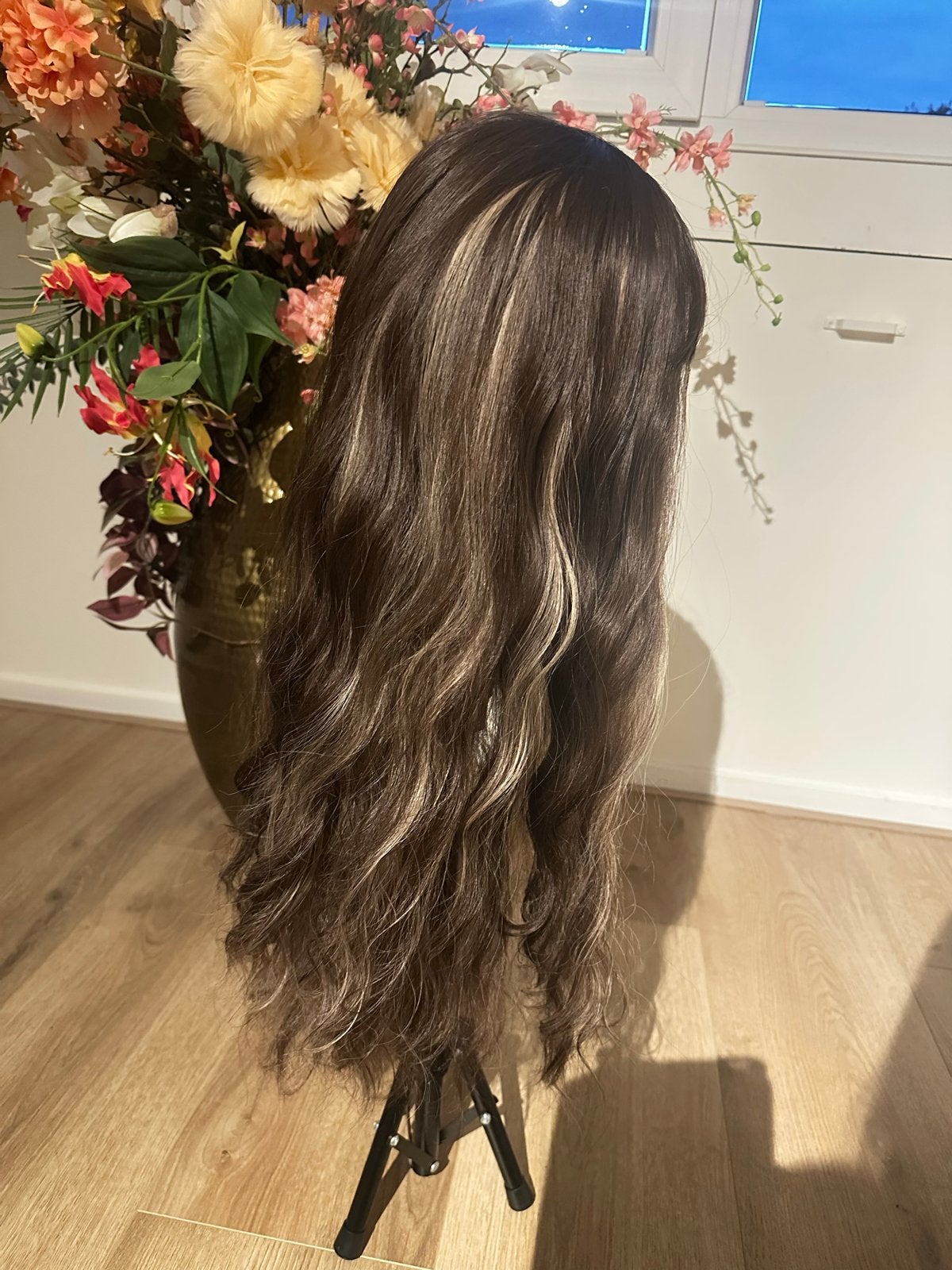 Lace front pruik 70 cm - Bruin met highlights, Ophalen of Verzenden, Zo goed als nieuw, Pruik of Haarverlenging