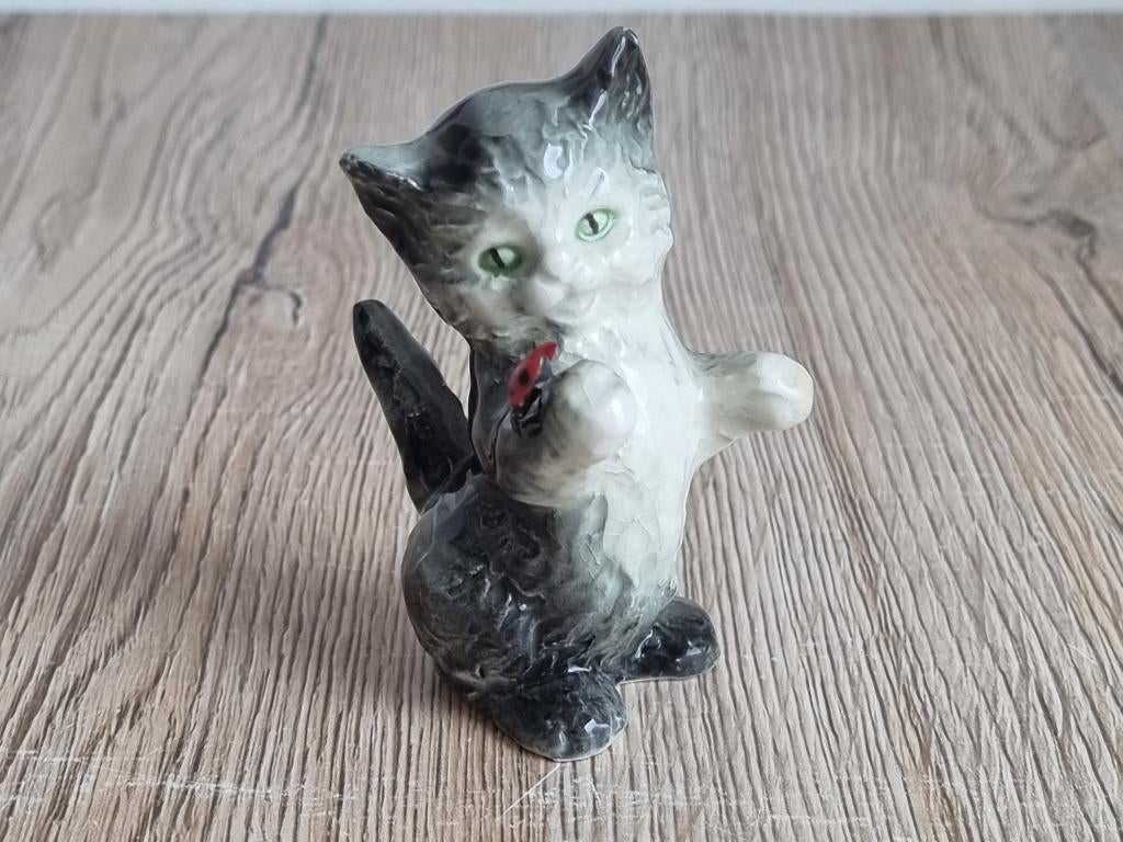 Prachtig Vintage Goebel Poezen Beeldje met Lieveheersbeestje, Verzenden, Gebruikt, Dier