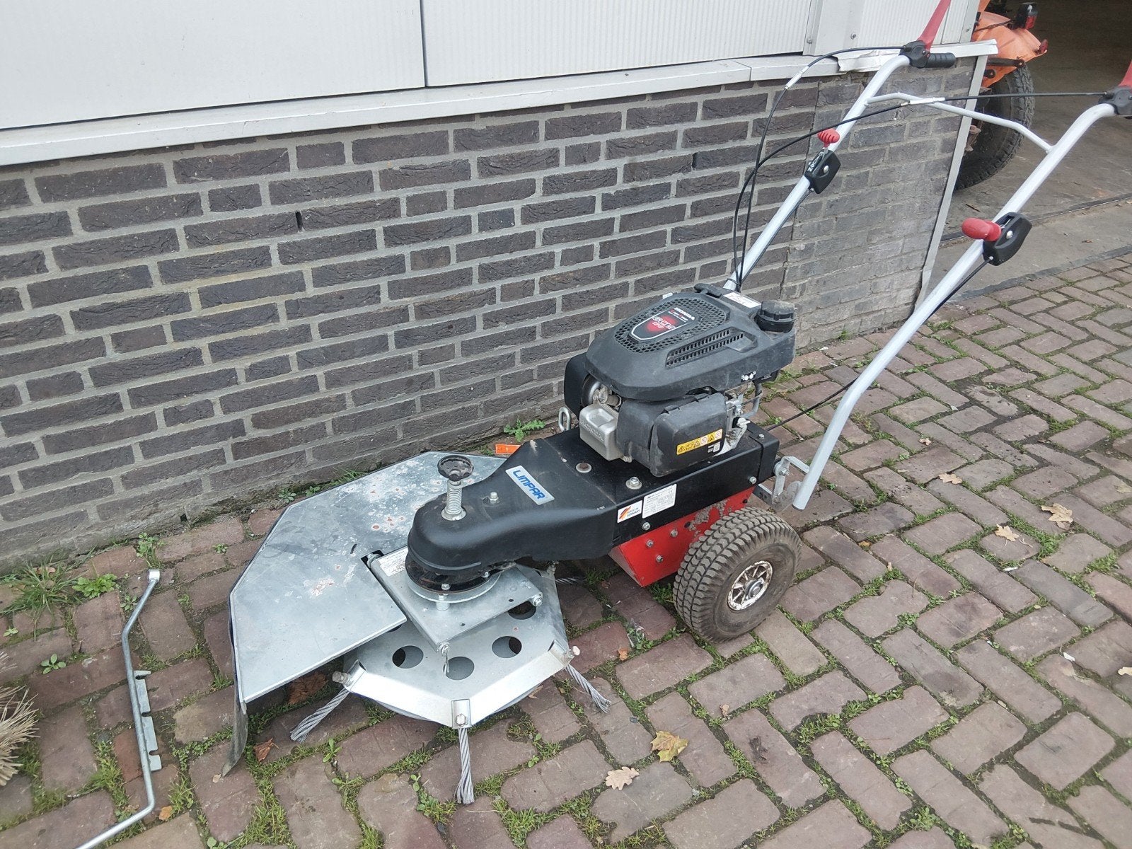 limpar onkruidborstel en bezem, Ophalen, Gebruikt, Limpar