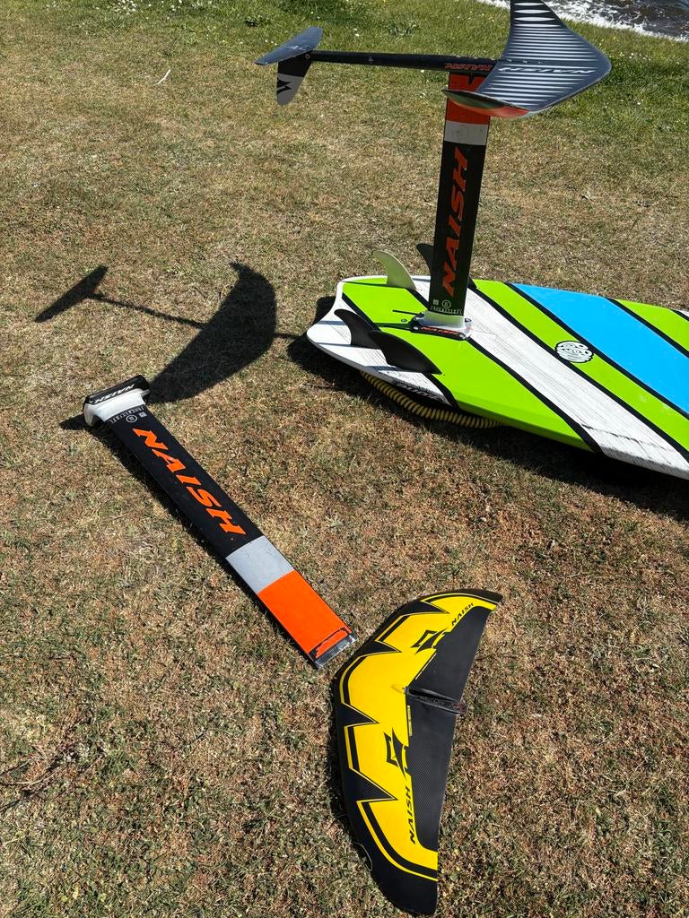 Naish thrust foil set met 2 masten en 2 vleugels, Watersport en Boten, Golfsurfen, Ophalen of Verzenden, Gebruikt, Overige typen