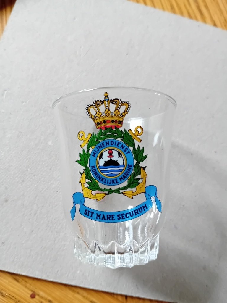 Koninklijke Marine borrelglas Mijnendienst met kroon, Verzamelen, Militaria | Algemeen, Ophalen of Verzenden, Landmacht, Nederland