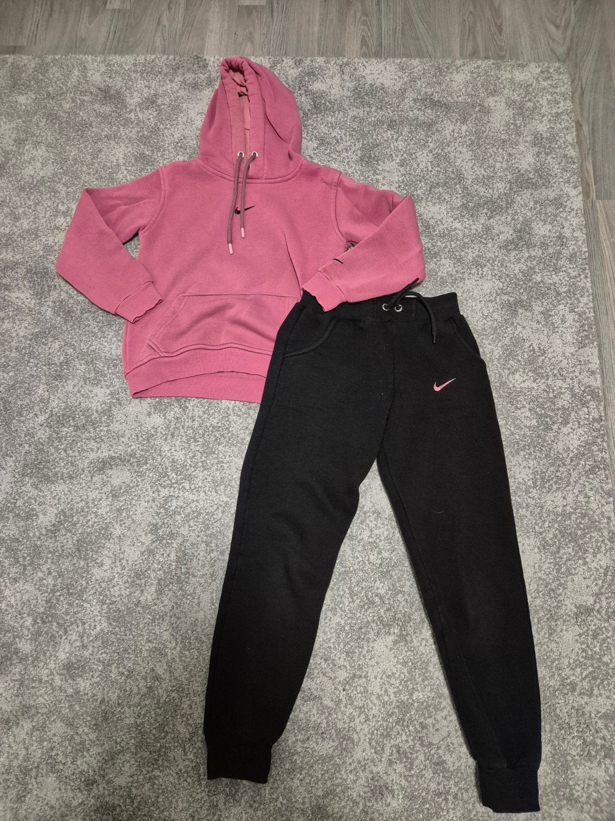Joggingpak maat 146 - 152, Kinderen en Baby's, Kinderkleding | Maat 146, Ophalen of Verzenden, Zo goed als nieuw, Meisje, Sport- of Zwemkleding