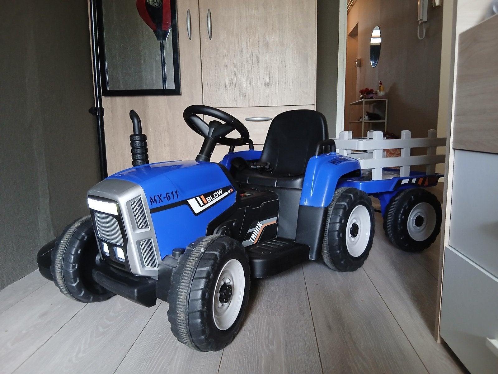 Elektrische tractor met aanhanger en oplader, Ophalen, Gebruikt, Overige typen