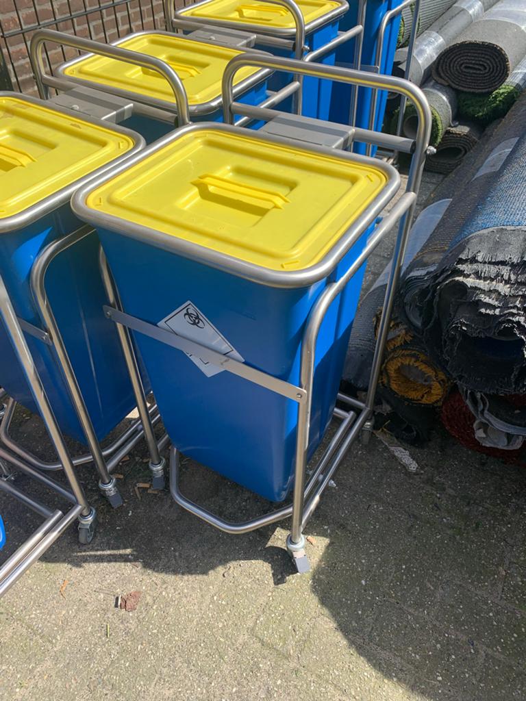 RVS Medische afvalbak op wielen - 40 liter prullenbak, Ophalen, Kunststof, 40 liter of meer, Zo goed als nieuw