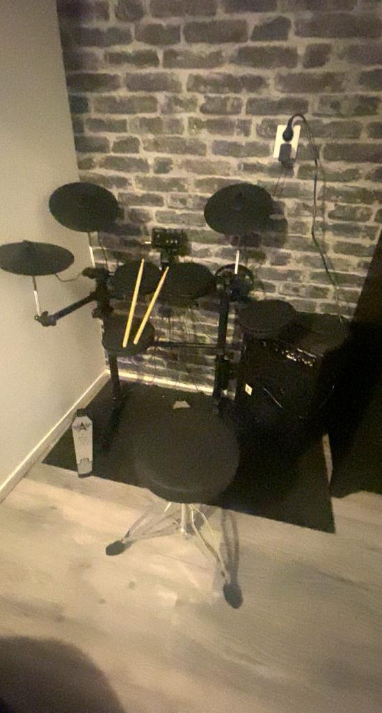 Millennium HD-120 E-drum set + muziek box +koptelefoon, Muziek en Instrumenten, Drumstellen en Slagwerk, Ophalen, Zo goed als nieuw