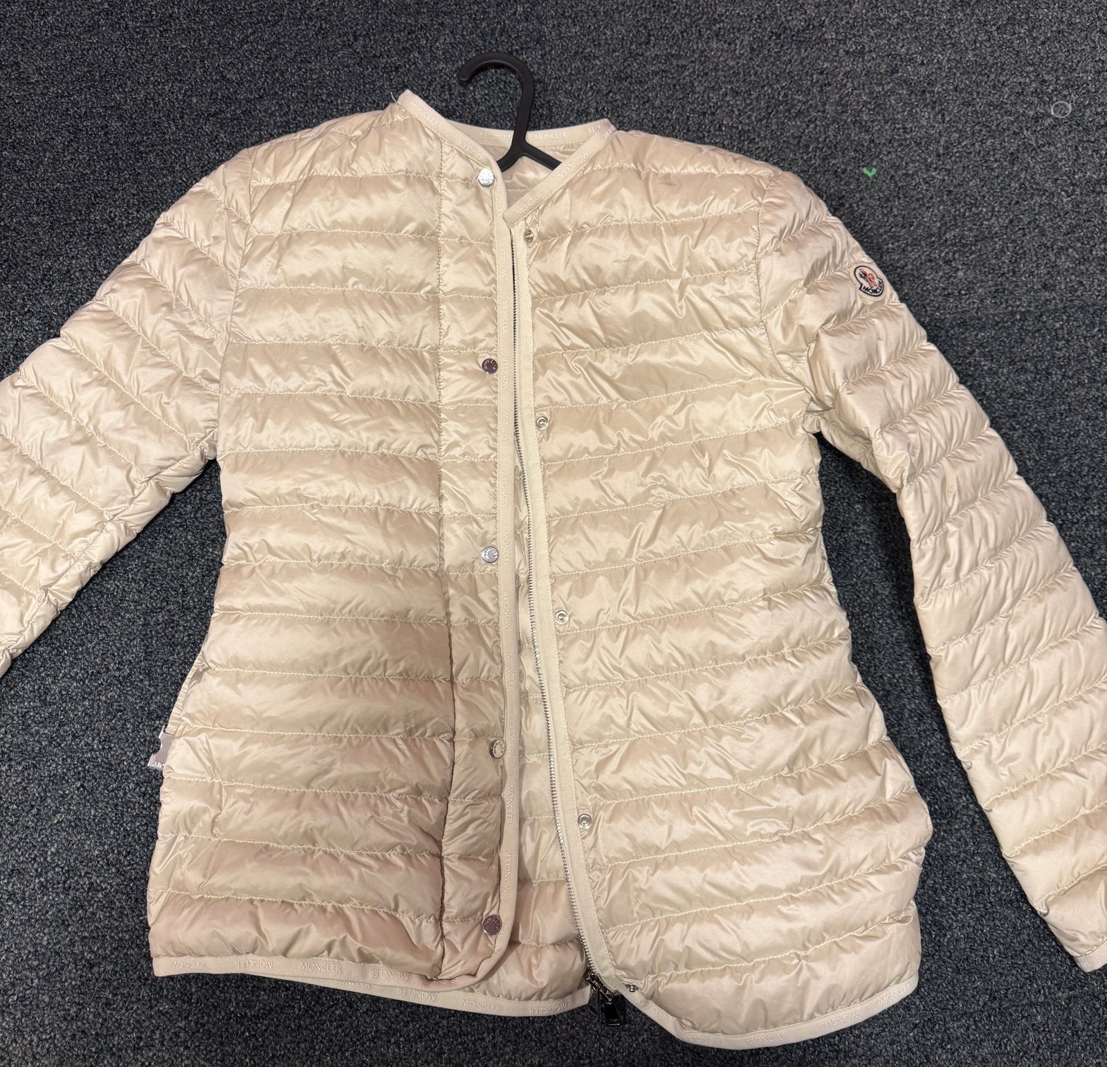 Moncler jas, Ophalen of Verzenden, Zo goed als nieuw, Maat 36 (S), Beige