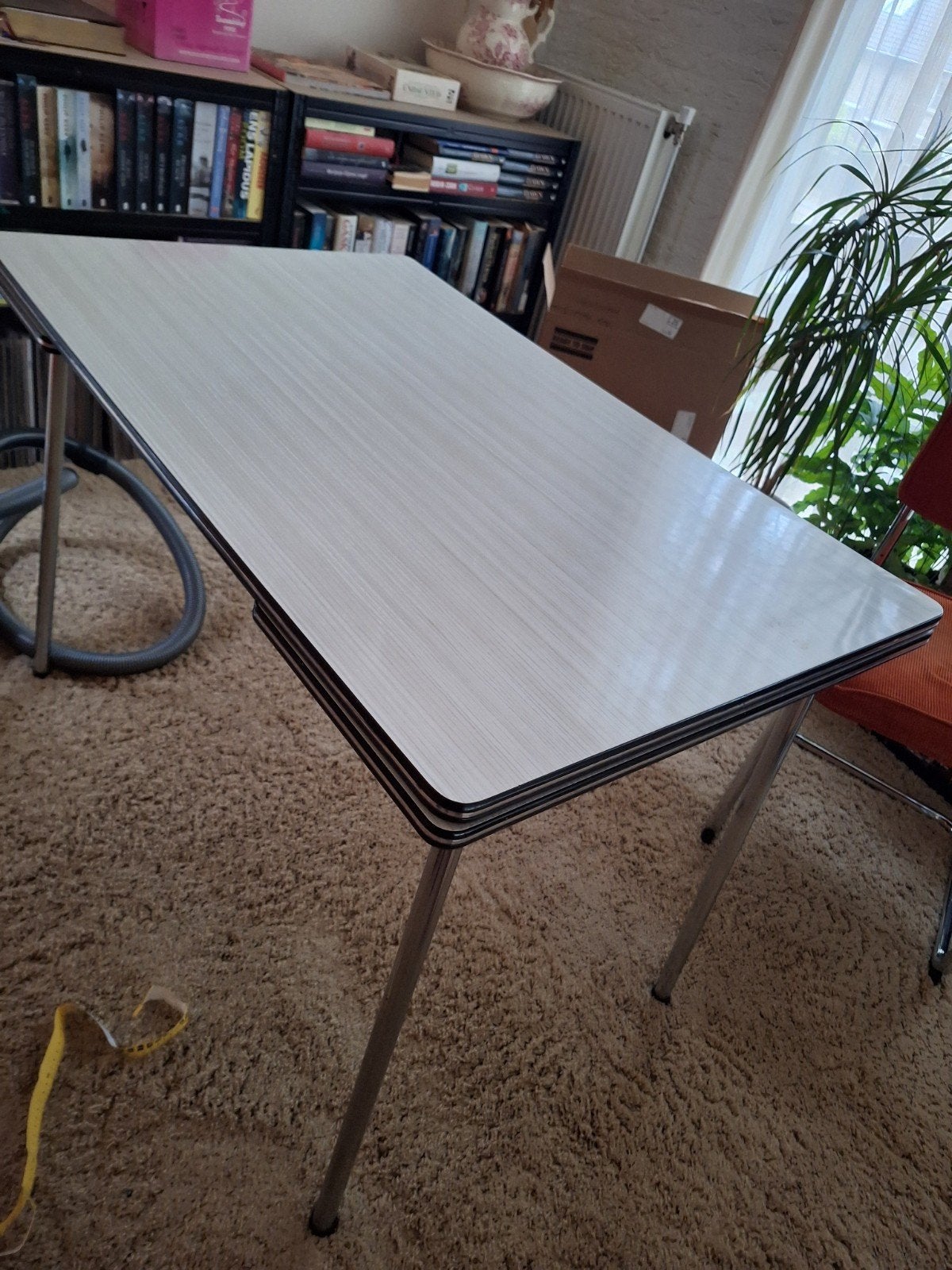Vintage formica uitschuifbare eettafel met verchroomde poten, Huis en Inrichting, Ophalen, Gebruikt, 100 tot 150 cm, Overige materialen