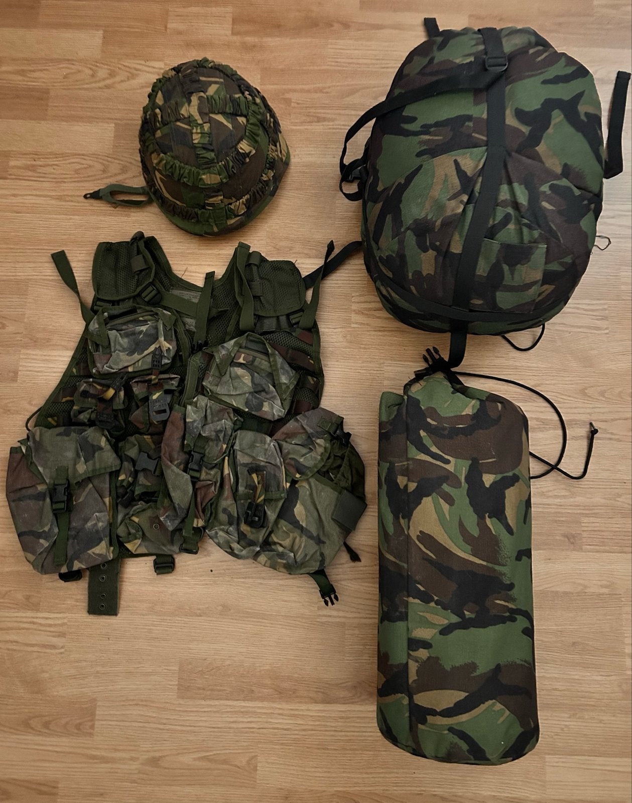 Militair uitrusting pakket: helm, vest, slaapzak, rugzak,jas, Ophalen, Landmacht, Overige gebieden, Overige typen