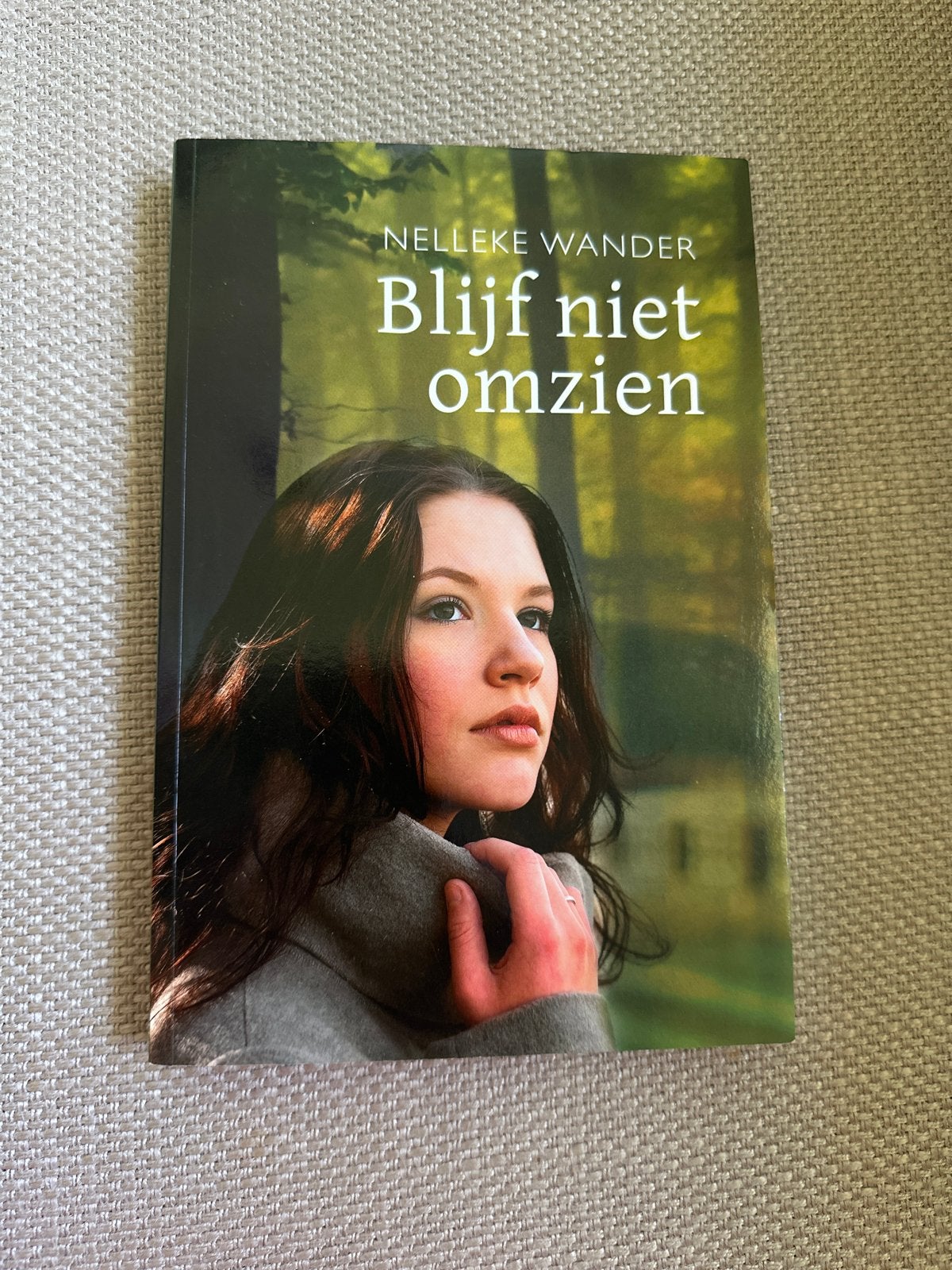 Nelleke Wander - Blijf niet omzien (gelezen, nette staat), Boeken, Verzenden, Gelezen