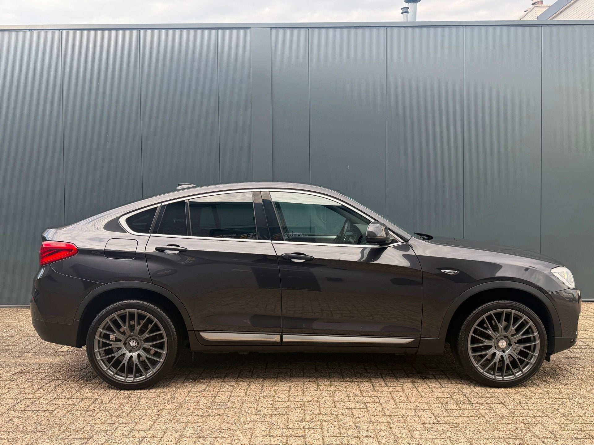 BMW X4 XDrive20i High Executive | Leder | StoelVW | NL Auto, Automaat, Dealer onderhouden, Gebruikt, Euro 6