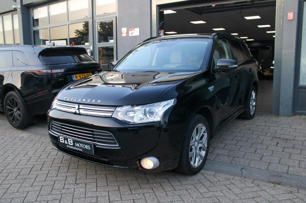 Mitsubishi Outlander 2.0 PHEV Instyle+|KEYLESS|CAM|PANO|VOL+, Auto's, 4 cilinders, Met garantie (alle), Zwart, Bedrijf