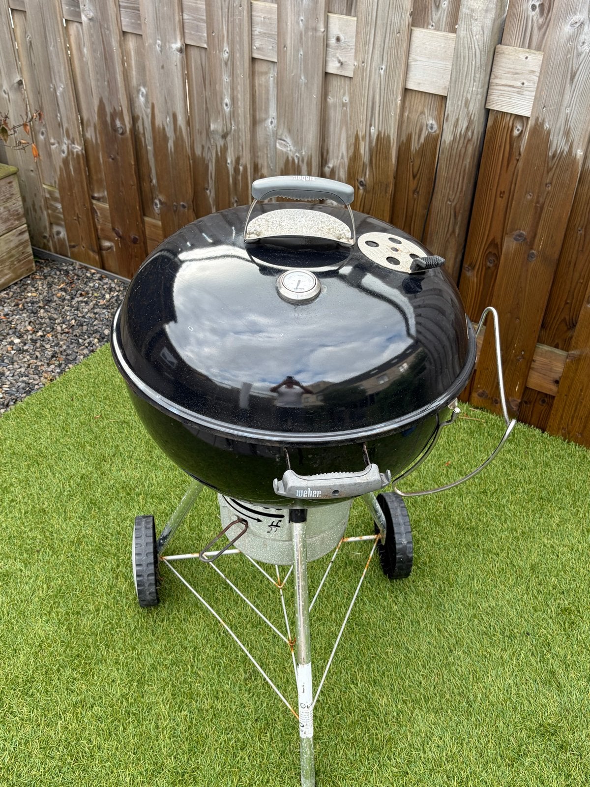 Weber 57 cm barbecue inclusief starter, Ophalen of Verzenden, Gebruikt