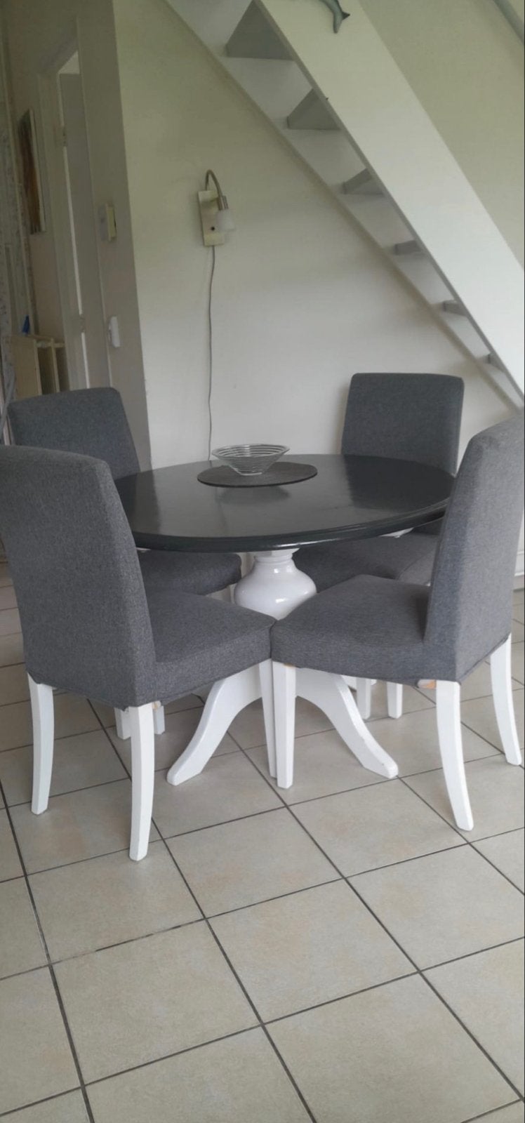 Ronde eettafel met 4 stoelen, Huis en Inrichting, Tafels | Eettafels, Gebruikt, 100 tot 150 cm, Vier personen, Rond, Overige houtsoorten
