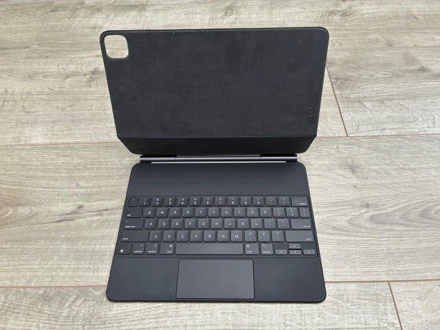 Magic keyboard Apple ipad pro 12,9 of ipad air 13 inch, Computers en Software, Apple iPad, Zwart, Ophalen of Verzenden, Gebruikt