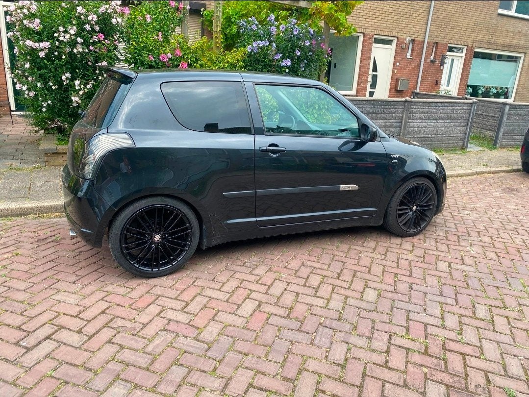 Suzuki Swift 1.5 3D 2006 Zwart, Voorwielaandrijving, 15 km/l, 40 €/maand, 4 cilinders