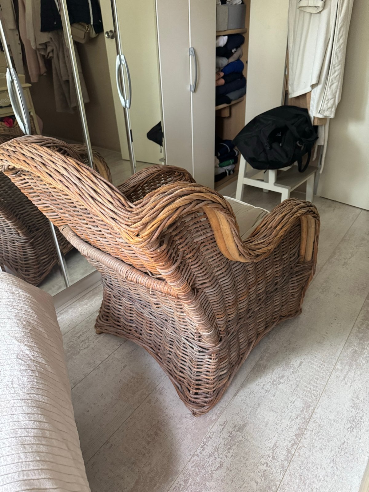 Rotan fauteuil met kussen - Riviera Maison, Huis en Inrichting, Stoelen, Ophalen, Gebruikt, Bruin, Riet of Rotan