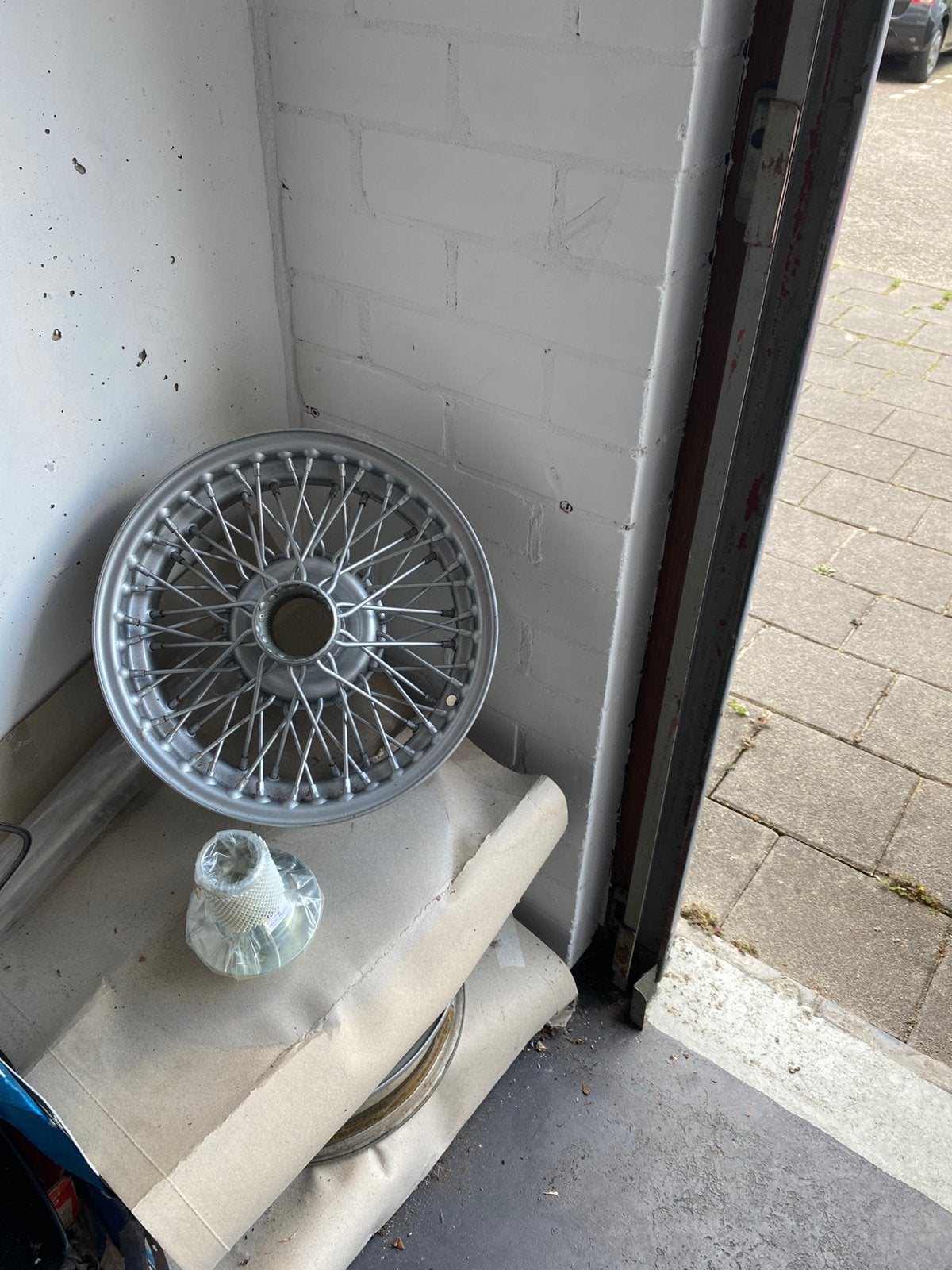 4 MGB spaakwiel aluminium velgen met naven en vleugelmoeren, Ophalen, Gebruikt