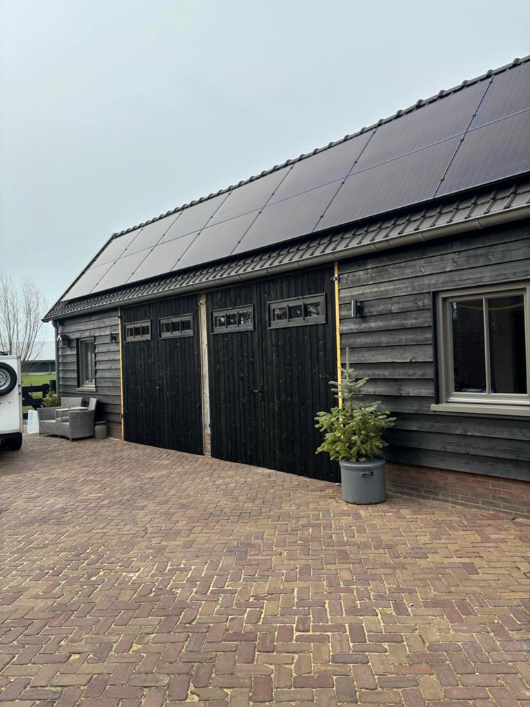 Foto 12 van Luxe Tuinkamer met Overkapping en Glazen Schuifwanden