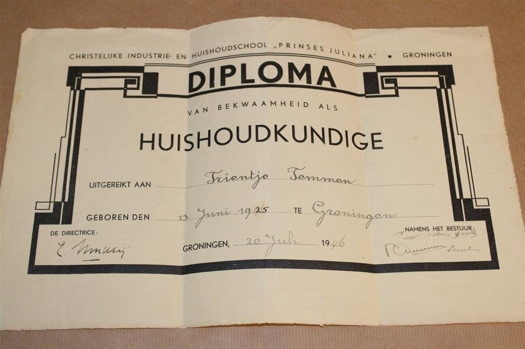 Oud diploma Huishoudkundige - 1946, Ophalen of Verzenden, Gelezen