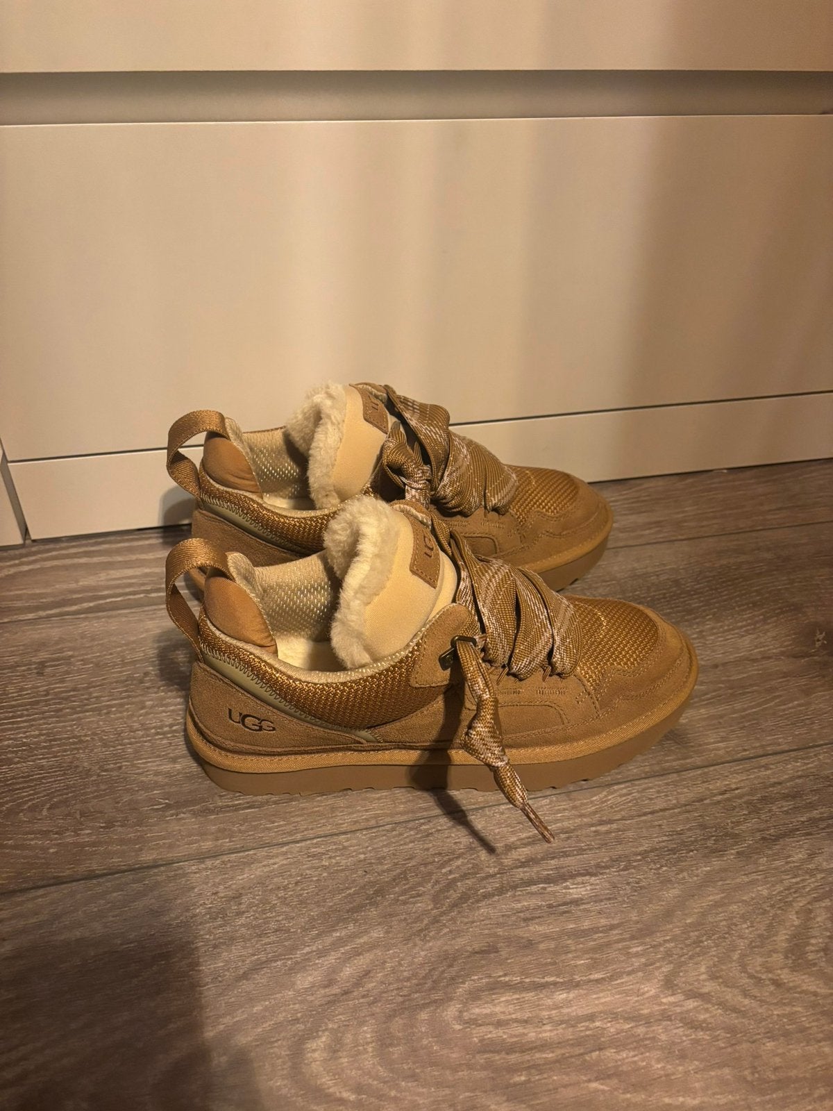 Ugg’s sneakers NIEUW maat 41, Ophalen, Bruin, Nieuw, Sneakers of Gympen