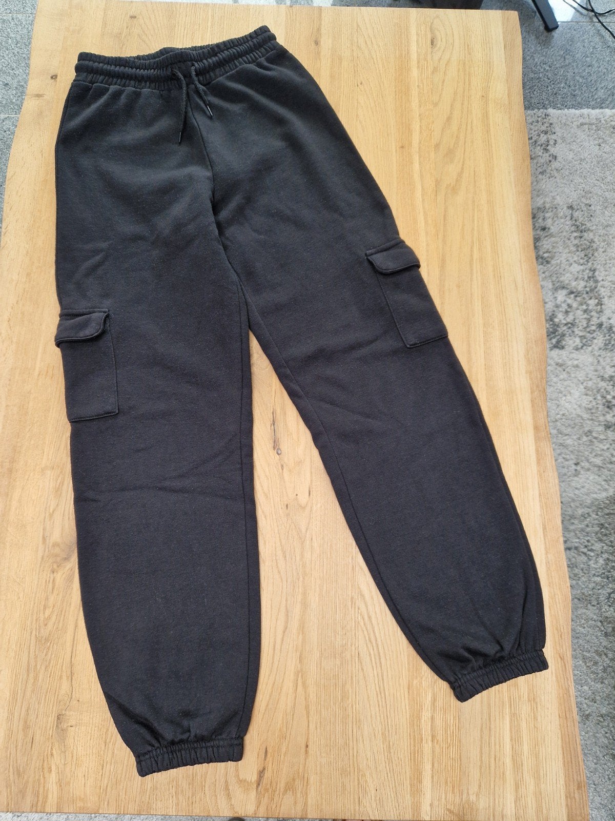 Primark zwarte joggingbroek met cargozakken, Kinderen en Baby's, Kinderkleding | Maat 158, Ophalen of Verzenden, Zo goed als nieuw