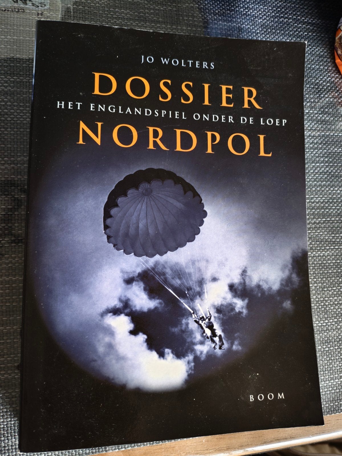 Dossier nordpol jo Wolters boek, Boeken, Ophalen of Verzenden, Zo goed als nieuw
