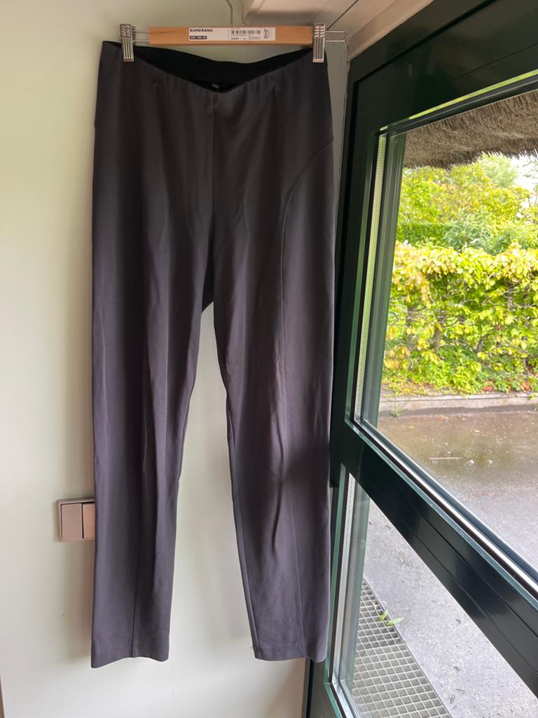 Oska stretch broekje - Comfortabel en stijlvol, Kleding | Dames, Maat 38/40 (M), Ophalen of Verzenden, Gedragen, Grijs