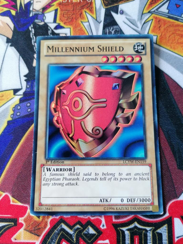 Millennium Shield - Super Rare LCYW - Yu-Gi-Oh, Ophalen of Verzenden, Gebruikt, Foil
