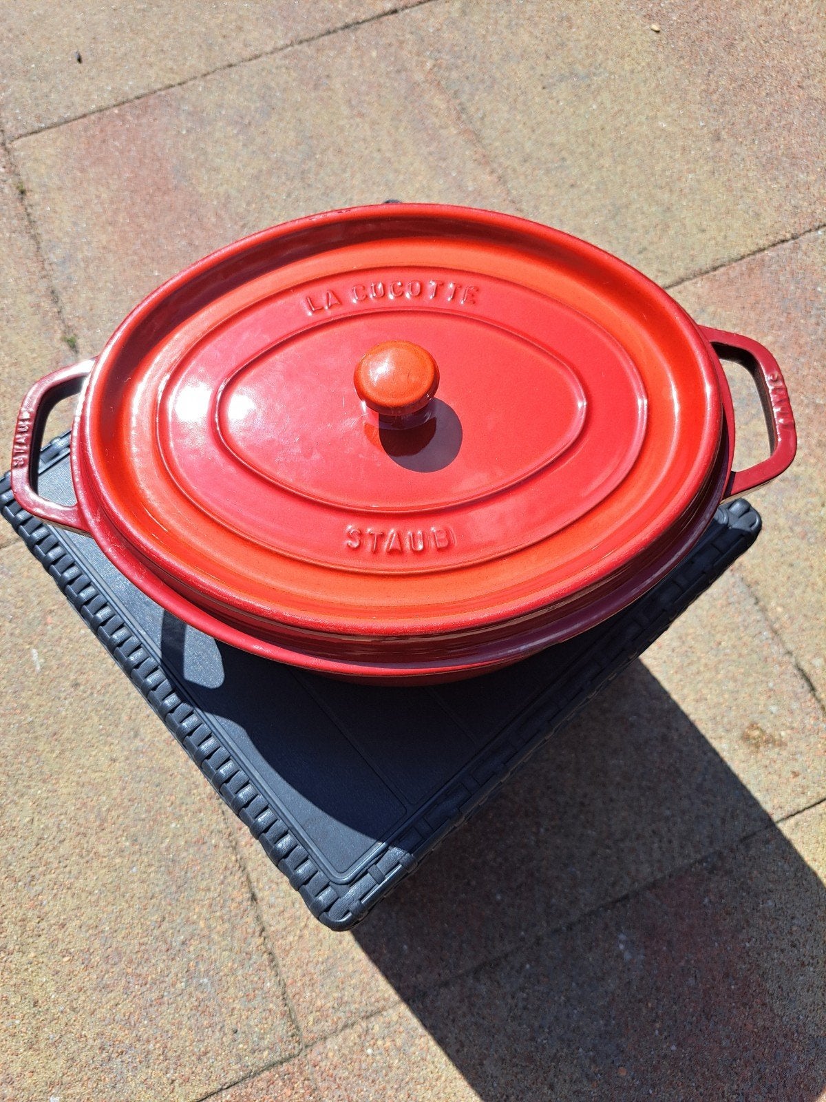 Vintage Staub "La Cocotte" braadpan, kersenrood, 33 cm, Ophalen of Verzenden, Gebruikt, Gietijzer, Koekenpan of Braadpan