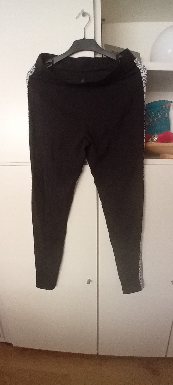 Zwarte legging met luipaardprint streep, Zwart, Maat 42/44 (L), Ophalen of Verzenden, Onbekend
