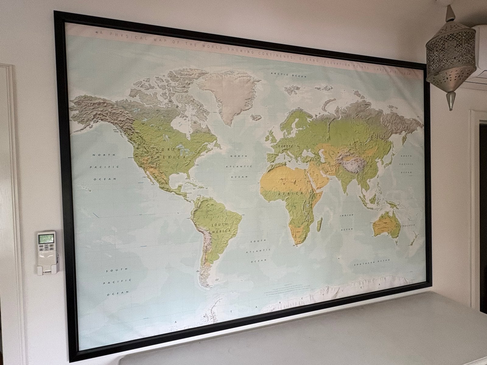 Grote ingelijste wereldkaart - canvas 200x140cm, Ophalen, Meerkleurig, Zo goed als nieuw, Modern