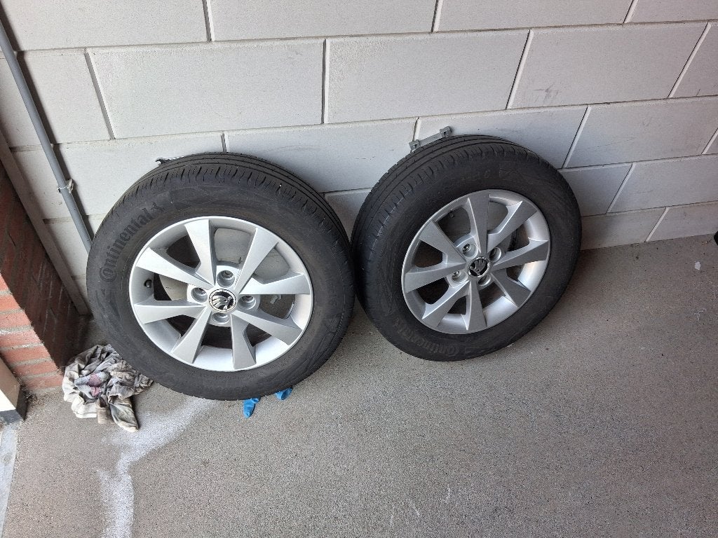 2x velg/band lichtmetaal Skoda Citigo 2014 Continental, Ophalen of Verzenden, Gebruikt