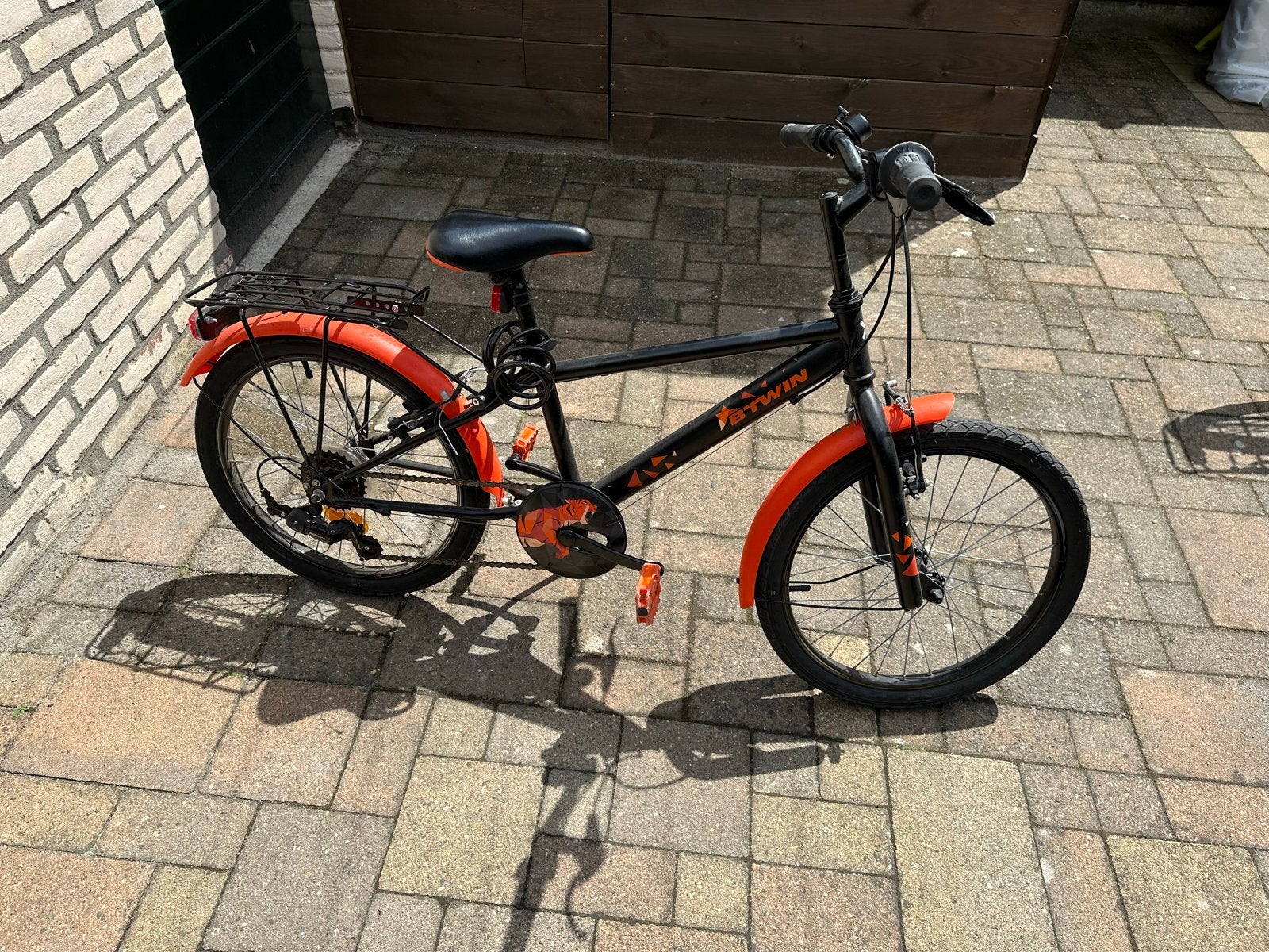 B'Twin kinderfiets 20 inch - Zwart/Oranje, Ophalen, Gebruikt, Velgrem, 16 tot 20 inch