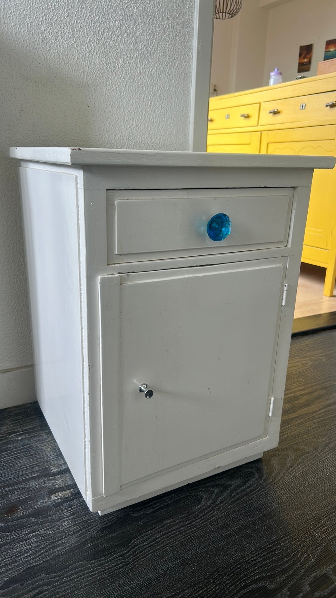 Tiny white cabinet, Ophalen, Zo goed als nieuw