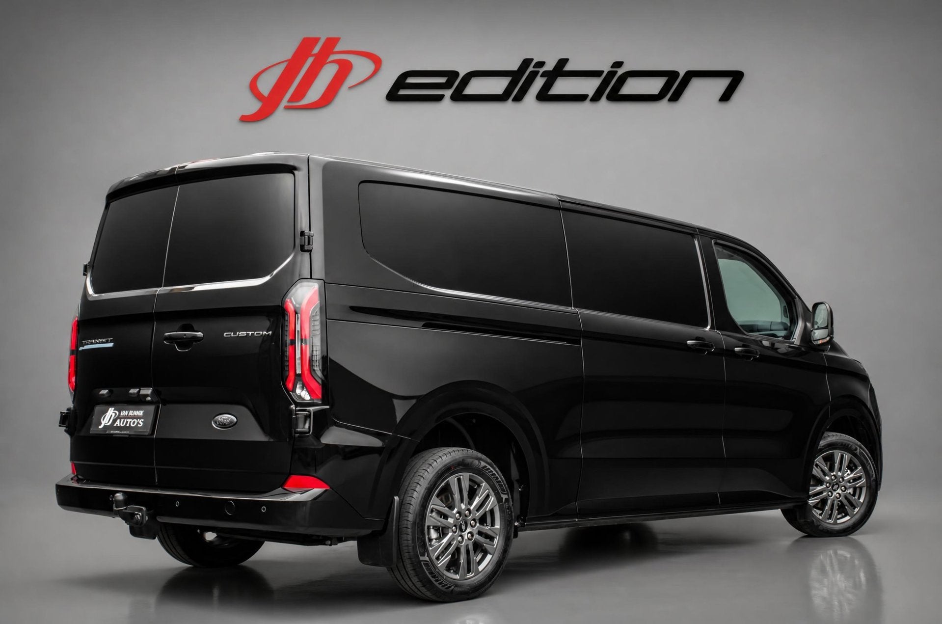 Ford E-Transit Cust. 340 L2H1 Limited 71kWh 218PK / 360 CAME, Auto's, Automaat, Dealer onderhouden, Zwart, Automatische klimaatregeling