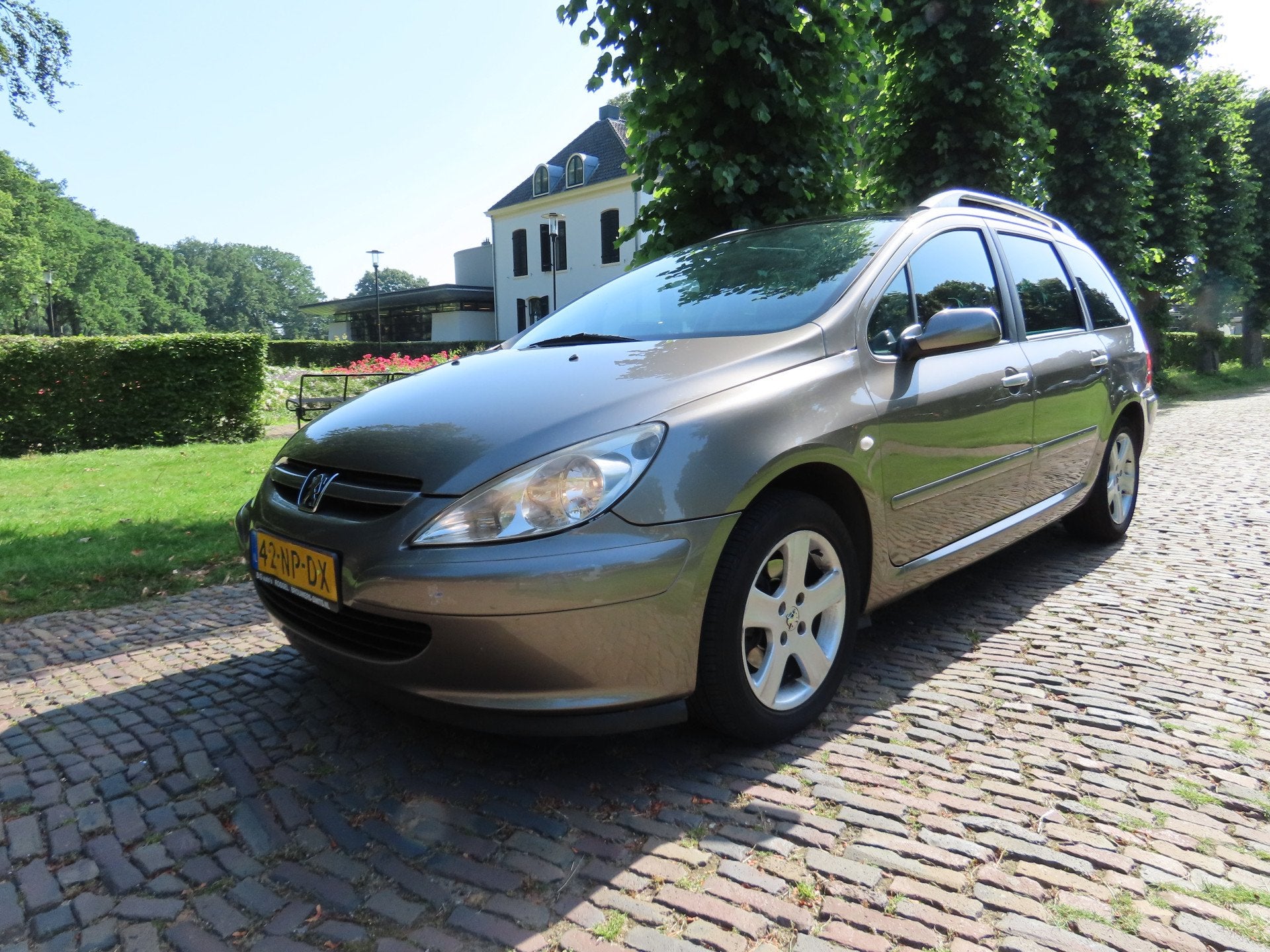 Peugeot 307 SW 2.0 16V Pack 7 Persoons Automaat Ecc Cruiseco, Auto's, Gebruikt, 4 cilinders, Parkeersensor, 7 stoelen