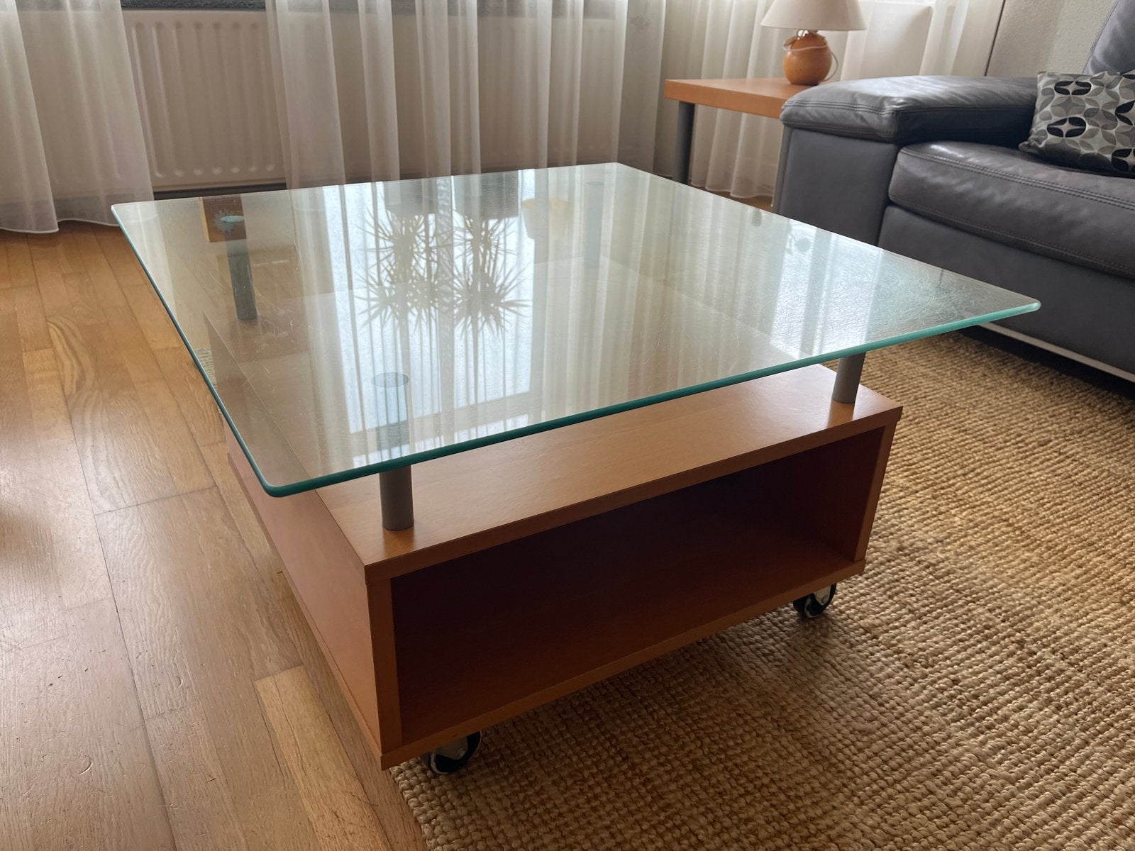 Salontafel op wielen met opbergruimte en glazen blad, Ophalen, Gebruikt, 100 tot 150 cm, Vierkant
