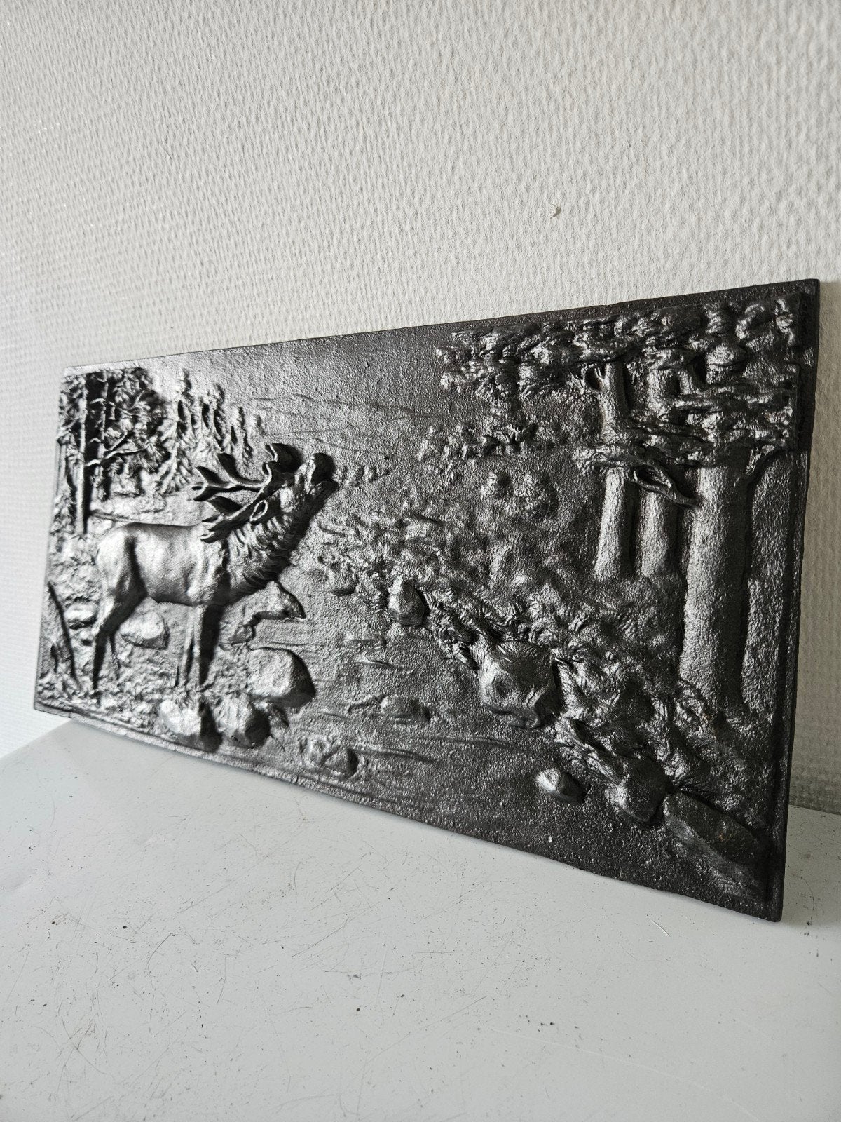 Decoratieve gietijzeren haardplaat met hert motief, Ophalen of Verzenden, Gebruikt, Inzethaard, Overige soorten