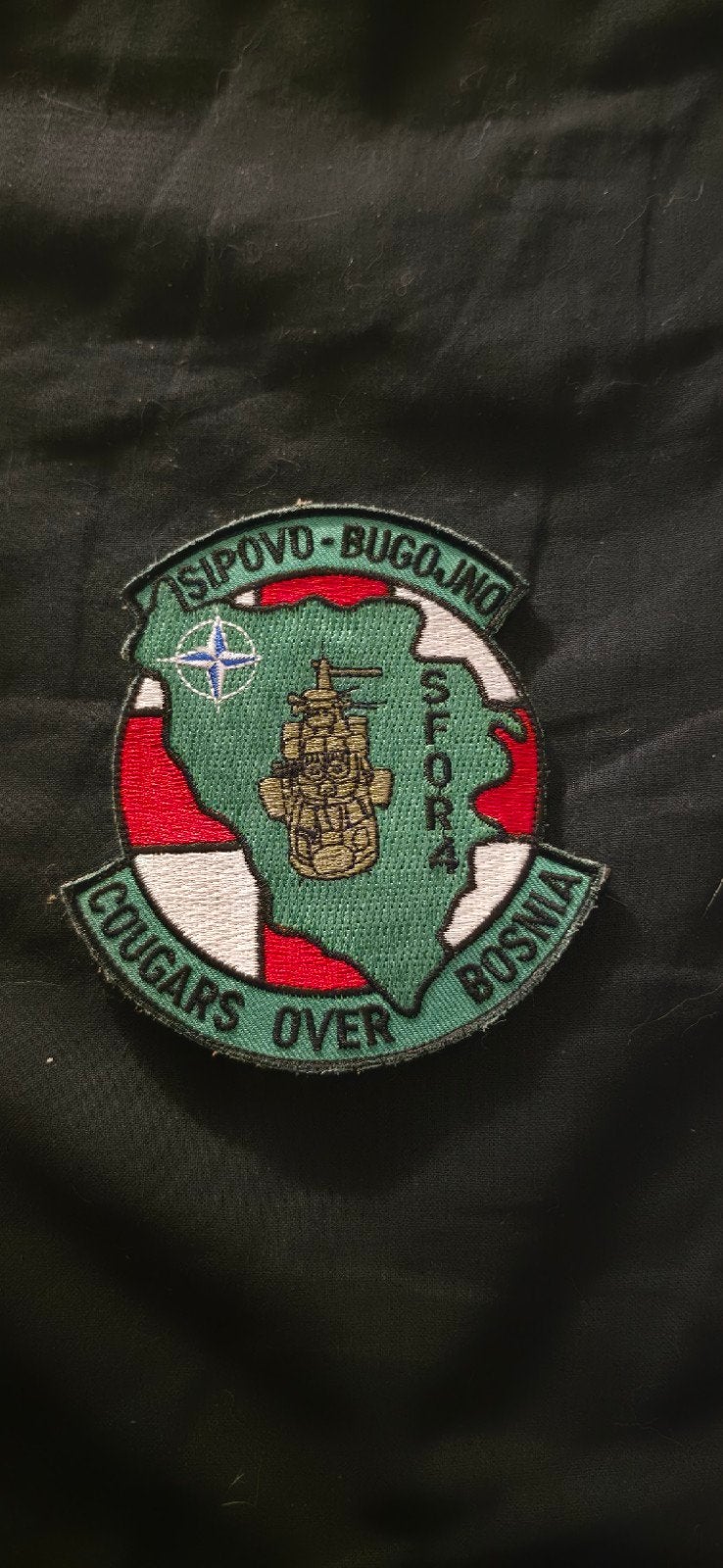 SFOR4 Cougars Over Bosnia 300squadron patch, Ophalen of Verzenden, Landmacht, Nederland, Embleem of Badge