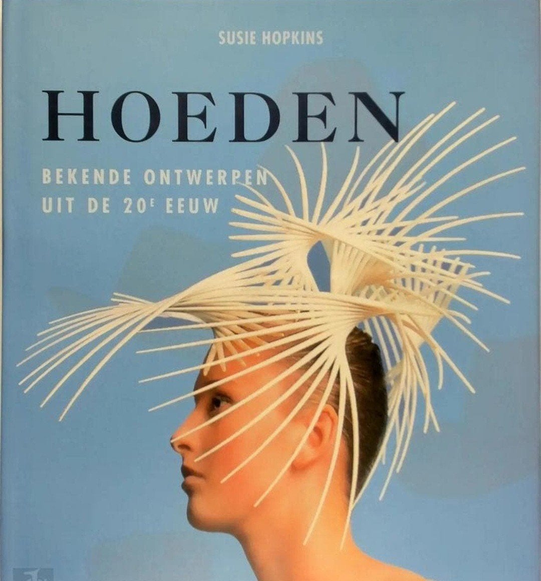 HOEDEN. Bekende ontwerpen uit de 20e eeuw. Hardcover, Ophalen of Verzenden, Zo goed als nieuw
