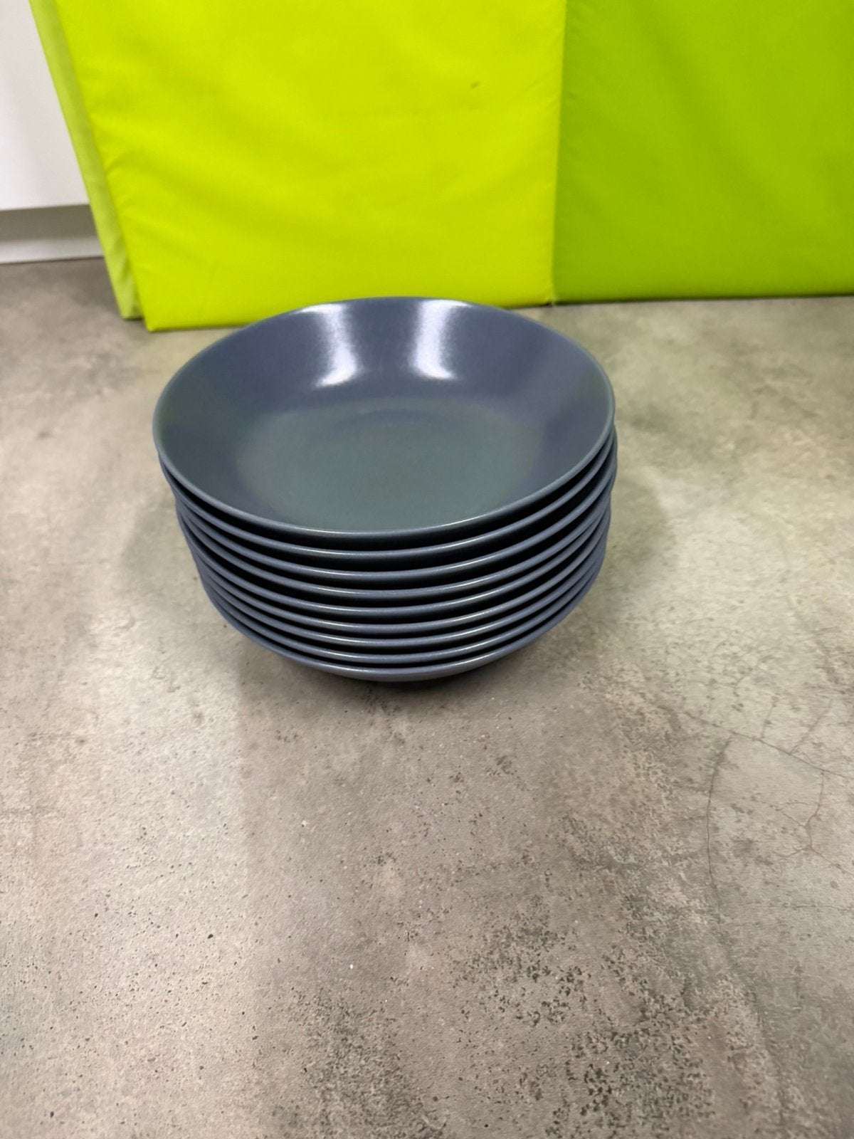 Te koop zgan Ikea Dinera grijs servies, Ophalen of Verzenden, Zo goed als nieuw, Grijs